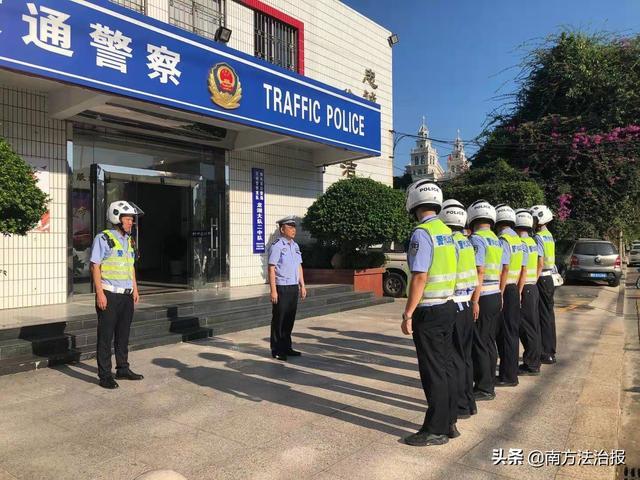 广东汕头交警警用摩托车巡逻新举措来了(组图)